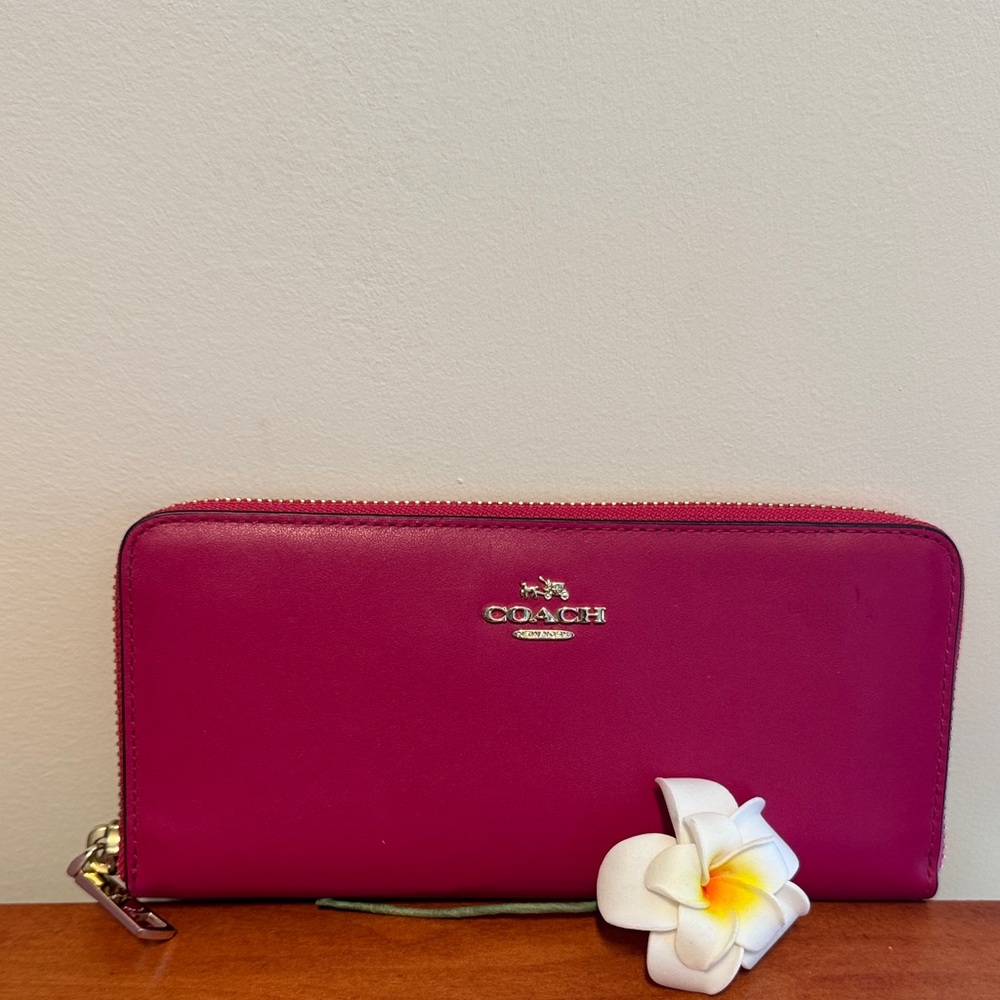 Coach Fuchsia Wallet - Picture 3 of 12